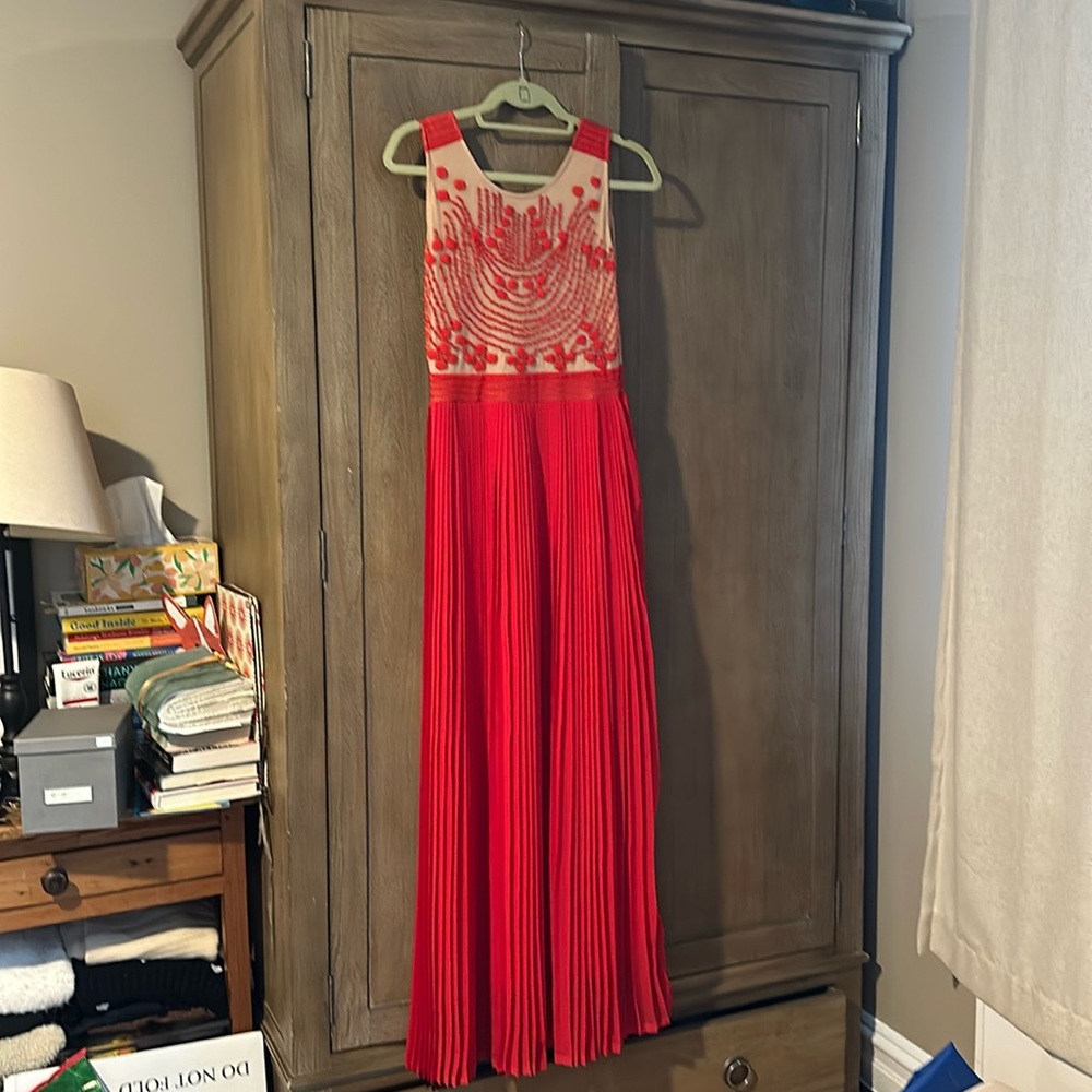 Red 💃🏻Embroidered long dress size 6 Anthropologie